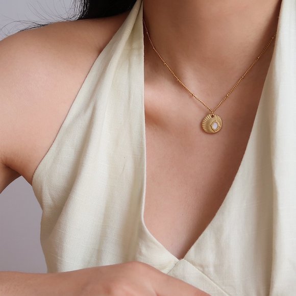 NEW 18K Gold Plated Luxury Shell Necklace - Picture 7 of 15